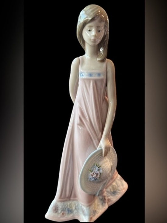 Lladro Other - Retired Lladro Sara Collectible In Mint Condition